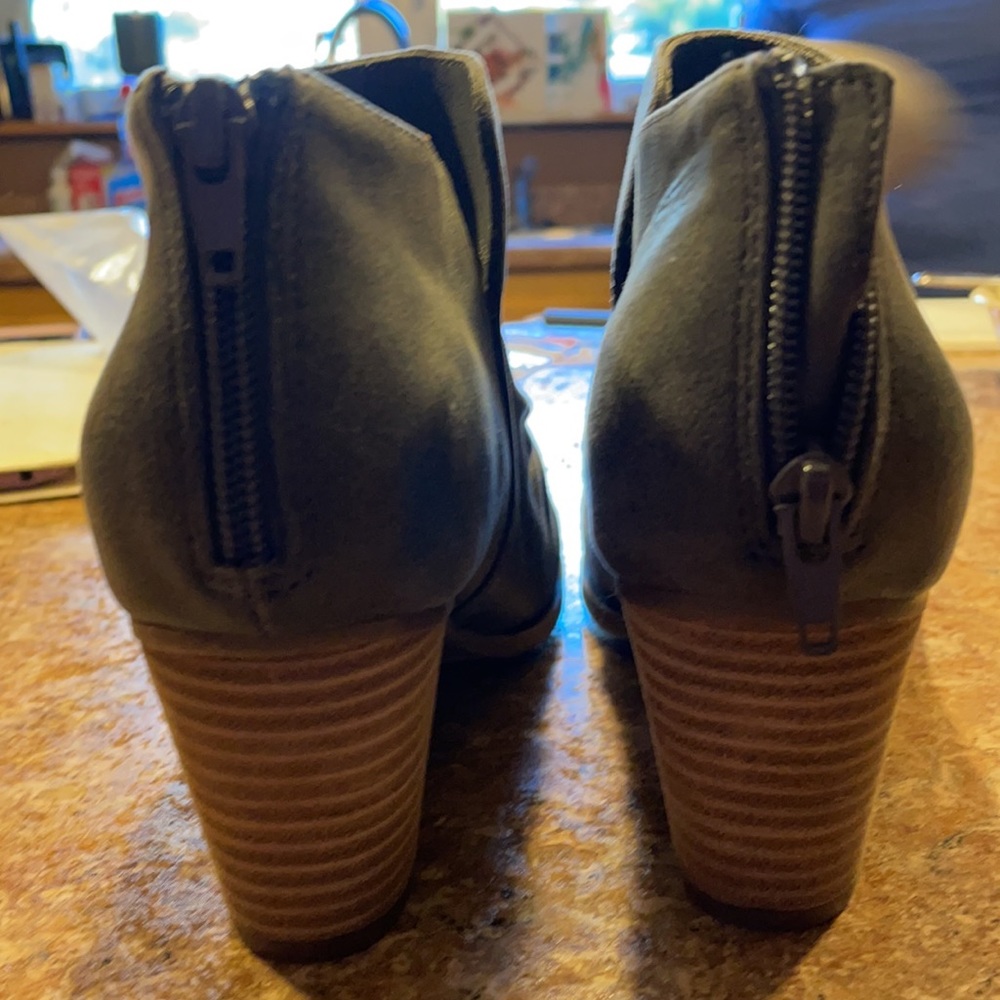 Gray Women’s Boot - image 2